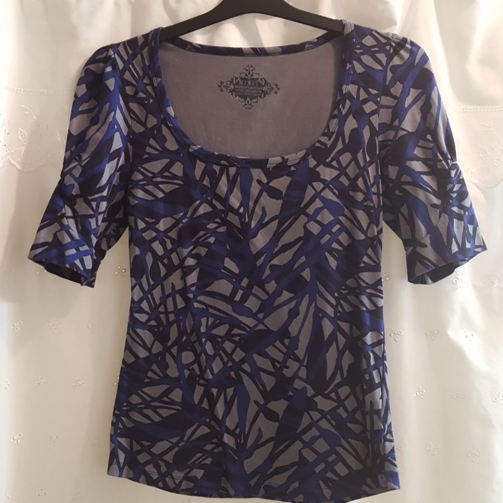 NWOT Mix it top. Size M